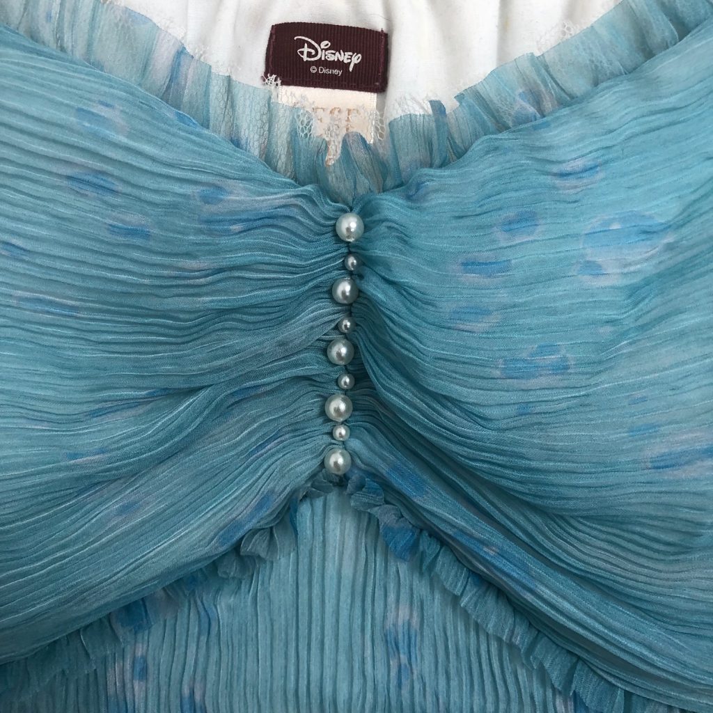 Detail Bodice Pleats with Peartls