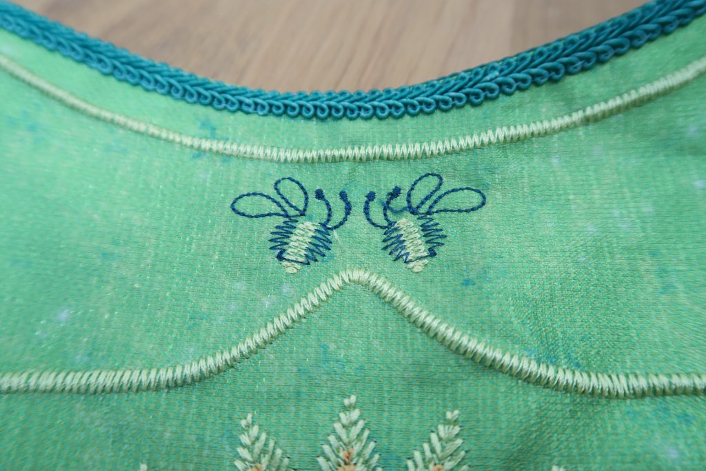 Detail Embroidery on Bolero: Bumblebees