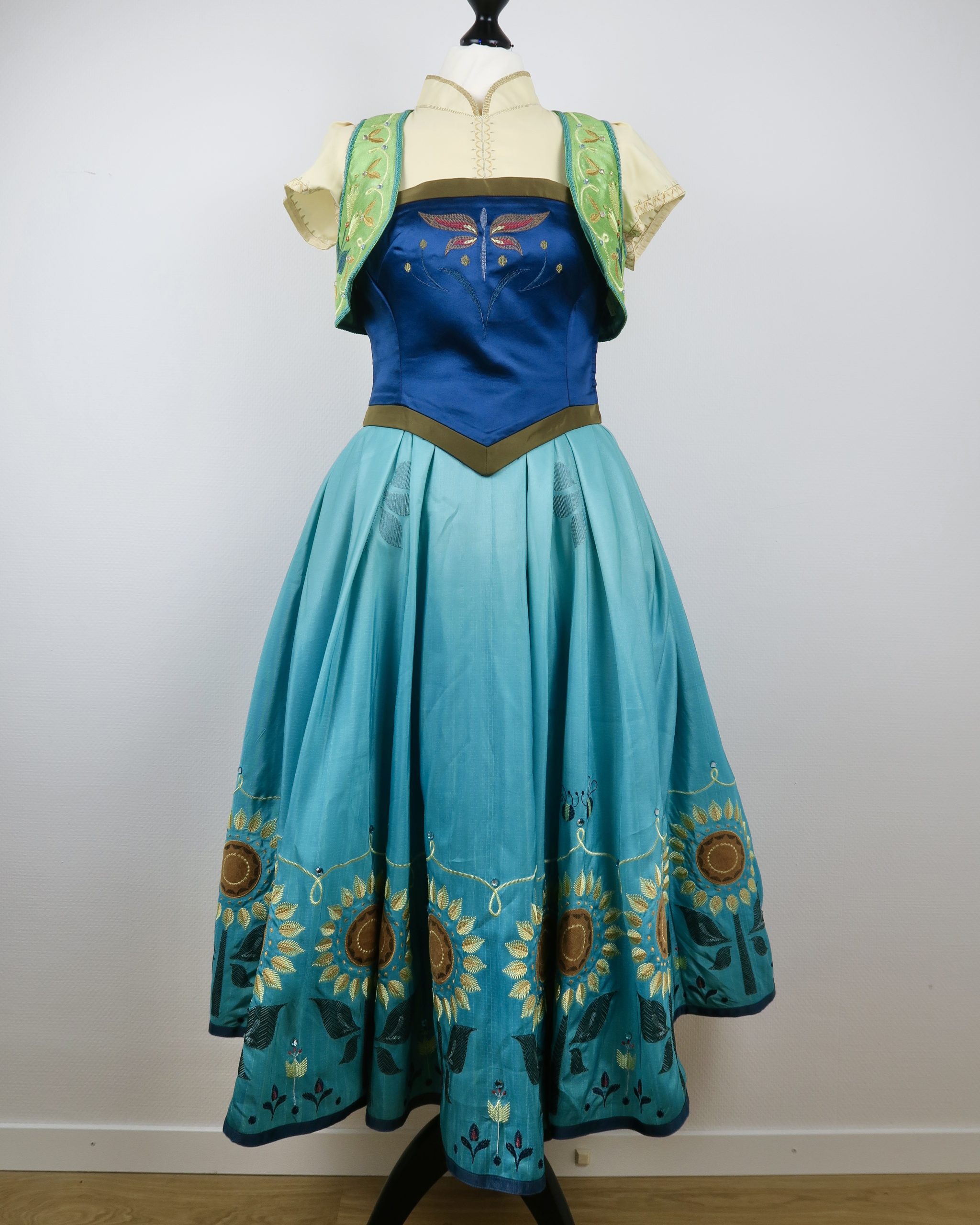 Anna Frozen Fever Cosplay Front